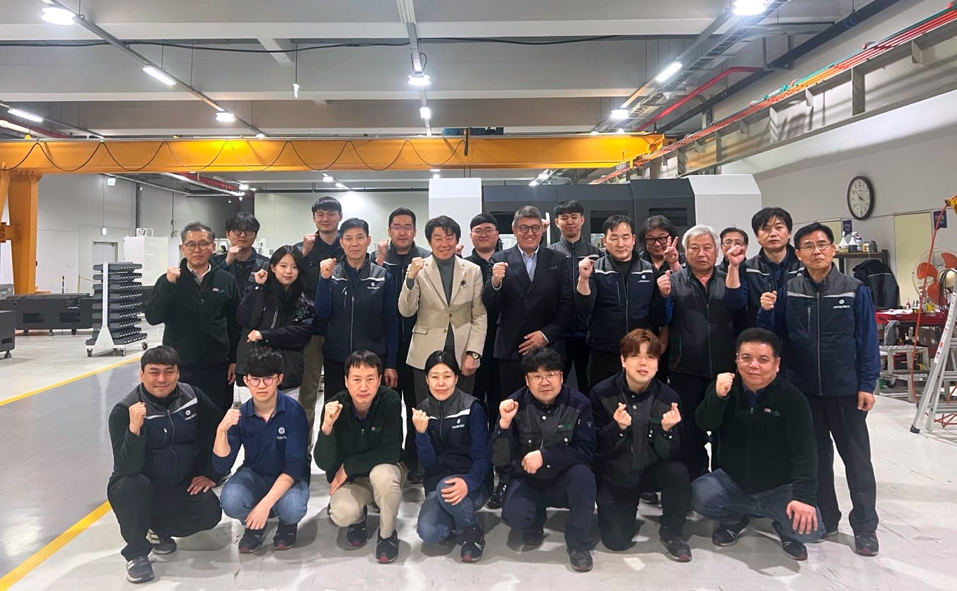 The ORS Chairman with the ORSKOREA Team |ORS 회장과 오알에스코리아 직원  ⓒ ORSKOREA 오알에스코리아